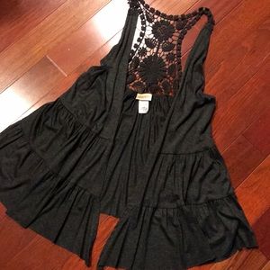 Vest with lace